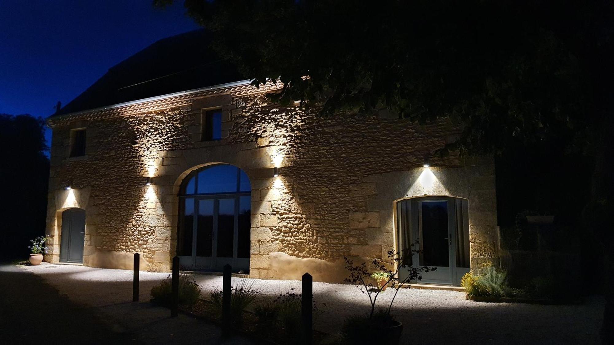 La Grange Symphorine, Chambre D'Hotes De Charme Situee Entre La Vallee De La Dordogne Et La Vallee De La Vezere Meyrals Exteriör bild