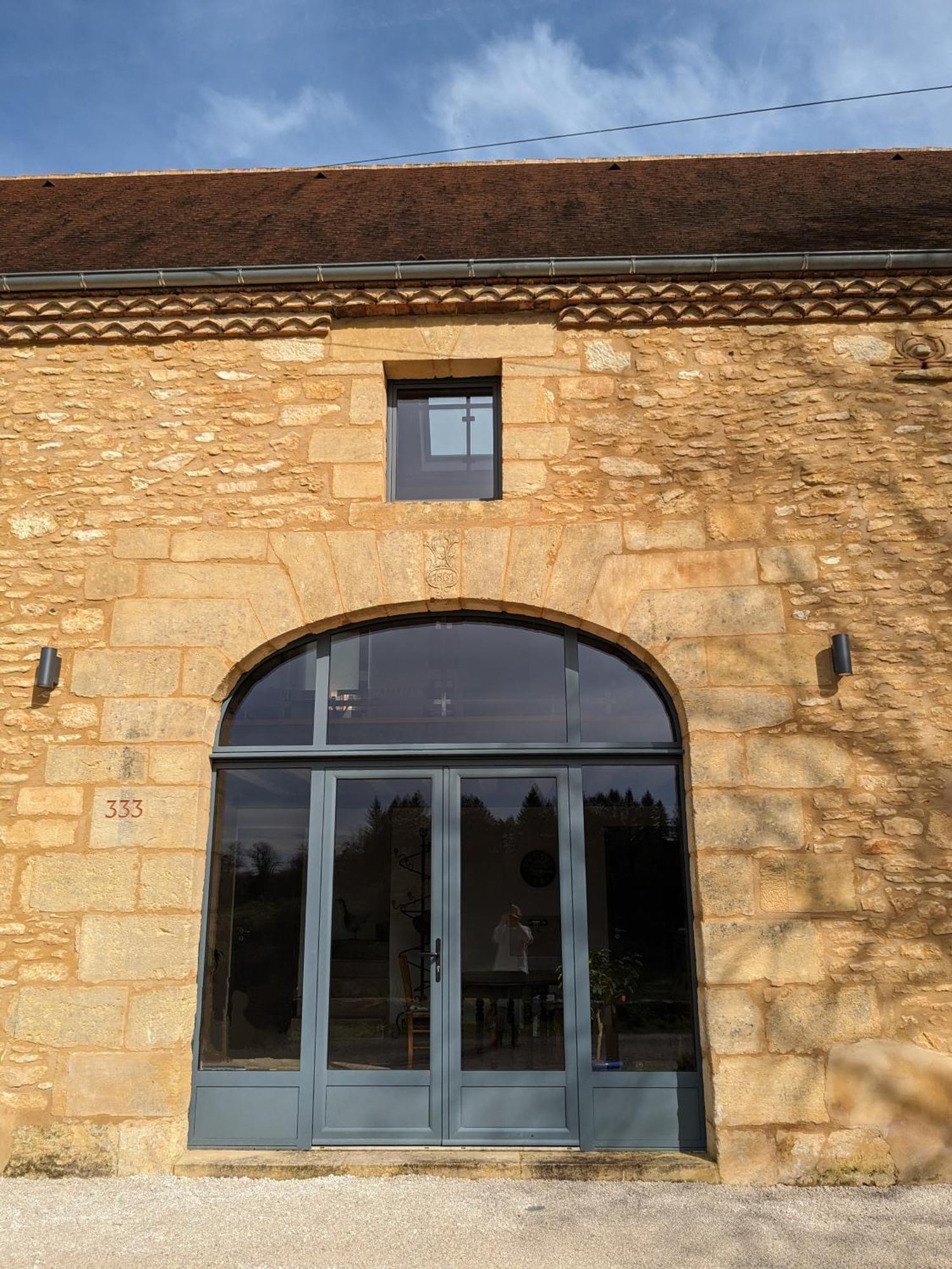 La Grange Symphorine, Chambre D'Hotes De Charme Situee Entre La Vallee De La Dordogne Et La Vallee De La Vezere Meyrals Exteriör bild